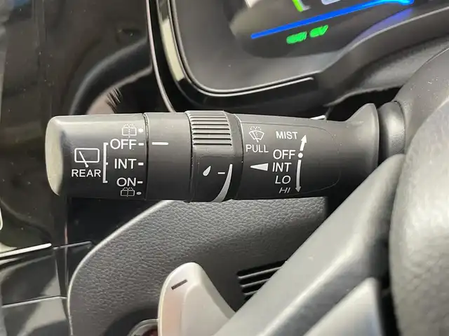 ホンダ シャトル ハイブリッド X 滋賀県 2015(平27)年 6.8万km ミッドナイトブルービームM 禁煙車/純正ナビ/(CD/DVD/SD/Bluetooth/フルセグTV)/バックカメラ/ビルトインETC/シティーブレーキアクティブシステム/革巻きステアリング/クルーズコントロール/ステアリングリモコン/パドルシフト/ハーフレザーシート/LEDヘッドライト/オートヘッドライト/純正フロアマット/スペアキー