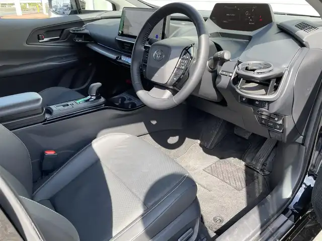 トヨタ プリウス Z 愛知県 2023(令5)年 1.3万km アティチュードブラックマイカ ・純正ディスプレイオーディオ（ナビ付き）/・フルセグテレビ/・Bluetooth/USB接続機能/・全方位カメラ/・ETC2.0/・合成皮革シート/・パワーシート（運転席）/・シートヒーター（運転席・助手席）/・シートベンチレーション（運転席・助手席）/・ステアリングヒーター/・パワーバックドア/・GRフロントスポイラー/・GRテールゲートスポイラー/・純正19インチアルミホイール/・純正LEDヘッドライト/・オートマチックハイビーム/・コーナーセンサー/・衝突軽減ブレーキ/・レーンキープアシスト/・ブラインドスポットモニター/・スマートキー/・アダプティブクルーズコントロール