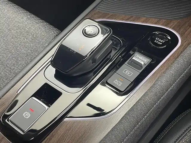 日産 オーラ G 茨城県 2024(令6)年 1.2万km ダークメタルグレー 純正9型ナビ/全周囲カメラ/フルセグ/デジタルインナーミラー/衝突被害軽減ブレーキ/車線逸脱抑制装置/BSW/オートマチックハイビーム/ソナー/ETC/ドラレコ/純正15インチAW/LEDヘッドライト/スマートキー