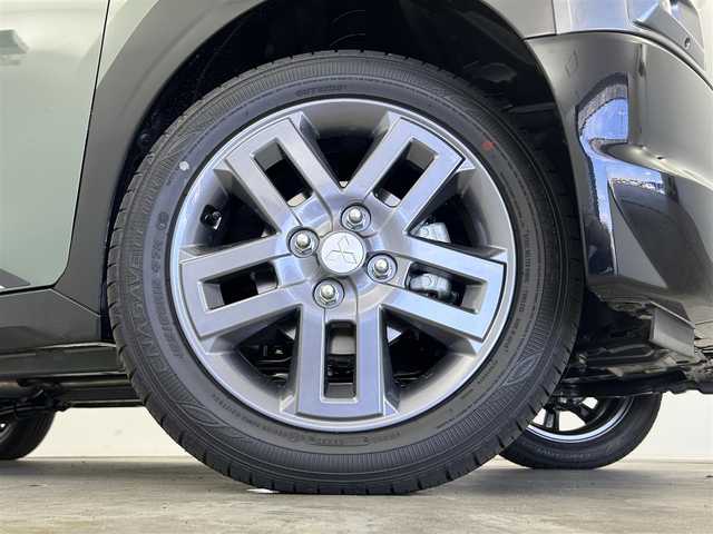 三菱 デリカミニ T プレミアム 群馬県 2025(令7)年 0.1万km未満 緑Ⅱ 届出済未使用車　純正９インチディスプレイオーディオ　全方位カメラ　ルーフレール　レーダークルーズコントロール　レーンキープアシスト　衝突軽減ブレーキ　ダウンヒルアシスト　ハンドルヒーター　ＬＥＤライト