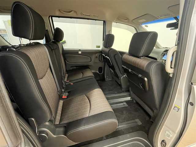 日産 セレナ ハイウェイS S HV Aセーフ 群馬県 2014(平26)年 7万km ブリリアントシルバー エマージェンシーブレーキ/純正SDナビ/　　CD/DVD/BT/フルセグ/MSV/USB/AUX/アラウンドビューモニター/両側パワースライドドア/クルーズコントロール/LEDオートライト/純正16インチAW/コーナーセンサー/前後ドライブレコーダー/レーンアシスト/アイドリングストップ/横滑り防止装置/スマートキー/ビルトインETC