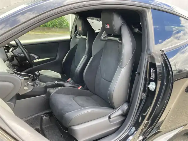 トヨタ ＧＲヤリス RZ ハイパフォーマンス 静岡県 2021(令3)年 5.8万km プレシャスブラックパール Toyota Safety Sense/純正8インチナビ/　AM FM Bluetooth USB AppleCarPlay AndroidAuto/LEDオートヘッドランプ/レーダークルーズコントロール/ハーフレザーシート/シートヒーター(前席)/インテリジェントマニュアルトランスミッション/インタークーラースプレー/前後方クリアランスソナー/スマートキー2本/純正18インチアルミホイール/ステアリングヒーター/6速MT/JBLプレミアムサウンド/フルセグTV