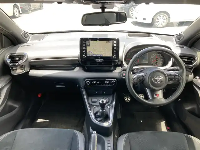 トヨタ ＧＲヤリス RZ ハイパフォーマンス 静岡県 2021(令3)年 5.8万km プレシャスブラックパール Toyota Safety Sense/純正8インチナビ/　AM FM Bluetooth USB AppleCarPlay AndroidAuto/LEDオートヘッドランプ/レーダークルーズコントロール/ハーフレザーシート/シートヒーター(前席)/インテリジェントマニュアルトランスミッション/インタークーラースプレー/前後方クリアランスソナー/スマートキー2本/純正18インチアルミホイール/ステアリングヒーター/6速MT/JBLプレミアムサウンド/フルセグTV