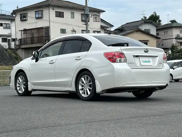 スバル インプレッサ Ｇ４ 2．0i アイサイト 岡山県 2013(平25)年 11.6万km サテンホワイトパール ４WD/純正ナビ CN-S310WD/純正ドライブレコーダー/社外ETC/バックカメラ/クルーズコントロール/プッシュスタート/スペアキー/アイドリングストップ/純正フロアマット/純正アルミホイール/横滑り防止装置/レーンキープアシスト/衝突被害軽減システム/コーナーセンサー/ウインカーミラー/ドアバイザー