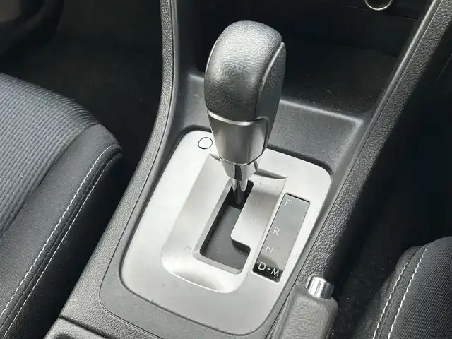 スバル インプレッサ Ｇ４ 2．0i アイサイト 岡山県 2013(平25)年 11.6万km サテンホワイトパール ４WD/純正ナビ CN-S310WD/純正ドライブレコーダー/社外ETC/バックカメラ/クルーズコントロール/プッシュスタート/スペアキー/アイドリングストップ/純正フロアマット/純正アルミホイール/横滑り防止装置/レーンキープアシスト/衝突被害軽減システム/コーナーセンサー/ウインカーミラー/ドアバイザー