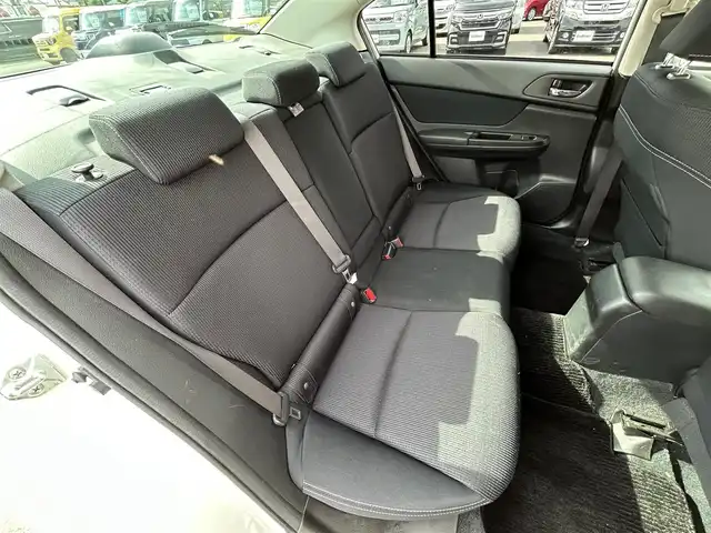 スバル インプレッサ Ｇ４ 2．0i アイサイト 岡山県 2013(平25)年 11.6万km サテンホワイトパール ４WD/純正ナビ CN-S310WD/純正ドライブレコーダー/社外ETC/バックカメラ/クルーズコントロール/プッシュスタート/スペアキー/アイドリングストップ/純正フロアマット/純正アルミホイール/横滑り防止装置/レーンキープアシスト/衝突被害軽減システム/コーナーセンサー/ウインカーミラー/ドアバイザー