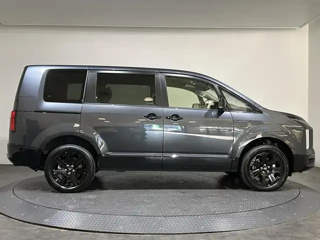 三菱 デリカＤ：５ シャモニー 愛媛県 2025(令7)年 0.1千km グラファイトグレーメタリック/ブラックマイカ CHAMONIX (8人)　/D:5専用11型BIGXナビ/フルセグTV/BT/HDMI/12.8型フリップダウン【RXH12X2-L-B】/全方位カメラ/e-Assist/・衝突被害軽減ブレーキシステム/・車線逸脱警報システム/・オートマチックハイビーム/・後退時ブレーキサポート/・誤発進抑制機能/・先行車発進お知らせ/・車線維持支援機能/・レーダークルーズコントロール/ステアリングスイッチ/パドルシフト/ハンドルヒーター/両側パワースライドドア/純正18インチアルミホイール/ステップレス/スペアキーX1/保証書/取扱説明書