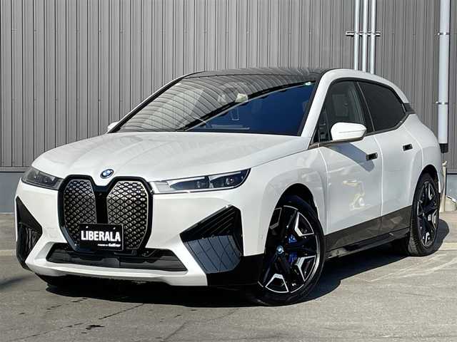 ＢＭＷ ＢＭＷ ｉＸ xDrive40 青森県 2021(令3)年 0.7万km ミネラルホワイト /ワンオーナー/4WD/ガラスルーフ/OPラウンジパッケージ/OPスポーツパッケージ/OP22インチアルミホイール/インテリア・デザインSITEレザーシート/前席メモリー付きパワーシート /　/ベンチレーター/前席シートヒーター/ステアヒーター/全方位カメラ/HUD/ディスプレイオーディオ・ナビ/アップルCarPlay/ハーマンカードンサウンドシステム/車線逸脱防止機能/運転注意力モニター/革巻きステア/前後バンパーソナー/アンビエントライト/電動チルトステア/ハイビームアシスト/パーキングアシスト/PDC/オートワイパー/リア5面プライバシーガラス/リアフォグランプ/ミラー一体型ETC/スマートキーx2/保証書/取説