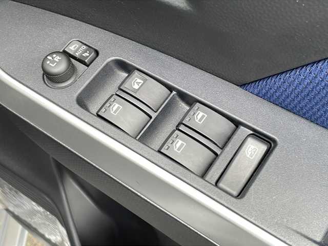 トヨタ タンク カスタムG 岩手県 2019(令1)年 1.5万km ブライトシルバーM 純正メモリナビ　バックＣ　全方位　Ｂｌｕｅｔｏｏｔｈ再生　純正１４ＡＷ　ＬＥＤ　ＥＴＣ　クルコン　ＣＤ／ＤＶＤ再生　ドラレコ　純正フロアマット　横滑り防止　衝突軽減　Ｃセンサー　オートハイビーム