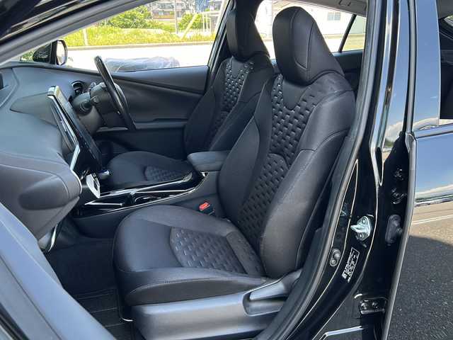 トヨタ プリウス ＰＨＶ A 富山県 2018(平30)年 3.6万km アティチュードブラックマイカ 純正ＳＤ11インチナビ/バックカメラ/フルセグ/ＢＴ/ブラインドスポットモニター/レーダークルーズコントロール/レーンキープアシスト/パーキングアシスト/コーナーセンサー/純正ＡＷ/純正フロアマット/ＥＴＣ２．０/ドライブレコーダー/LEDヘッドライト/盗難防止装置