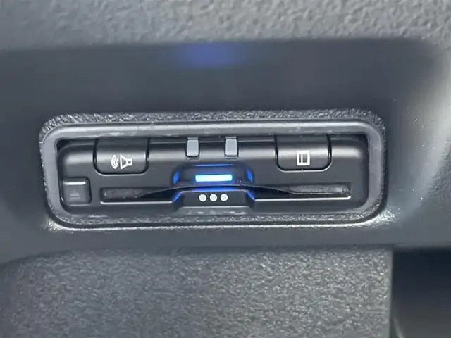 ホンダ Ｎ ＢＯＸ カスタム 東京都 2025(令7)年 0.2万km プラチナホワイトパール 純正ナビ/バックモニター/衝突軽減ブレーキ/路外逸脱抑制機能/パーキングセンサー/レーダークルーズ/シートヒーター/片側電動スライドドア/ＥＴＣ/ステアリングスイッチ/ＥＣＯＮモード/スマートキー
