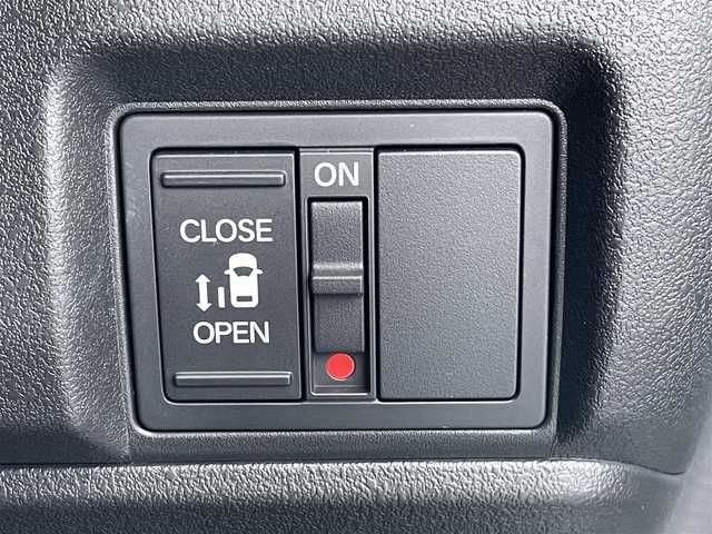 ホンダ Ｎ ＢＯＸ カスタム 東京都 2025(令7)年 0.2万km プラチナホワイトパール 純正ナビ/バックモニター/衝突軽減ブレーキ/路外逸脱抑制機能/パーキングセンサー/レーダークルーズ/シートヒーター/片側電動スライドドア/ＥＴＣ/ステアリングスイッチ/ＥＣＯＮモード/スマートキー