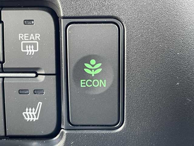 ホンダ Ｎ ＢＯＸ カスタム 東京都 2025(令7)年 0.2万km プラチナホワイトパール 純正ナビ/バックモニター/衝突軽減ブレーキ/路外逸脱抑制機能/パーキングセンサー/レーダークルーズ/シートヒーター/片側電動スライドドア/ＥＴＣ/ステアリングスイッチ/ＥＣＯＮモード/スマートキー