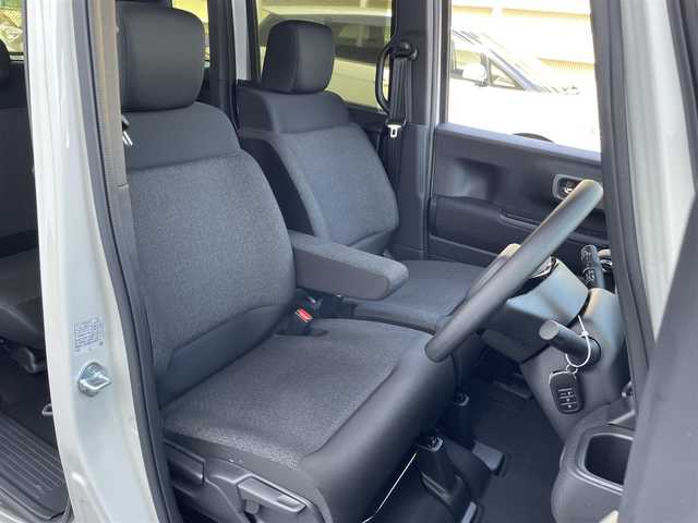 ホンダ Ｎ ＢＯＸ カスタム 東京都 2025(令7)年 0.2万km プラチナホワイトパール 純正ナビ/バックモニター/衝突軽減ブレーキ/路外逸脱抑制機能/パーキングセンサー/レーダークルーズ/シートヒーター/片側電動スライドドア/ＥＴＣ/ステアリングスイッチ/ＥＣＯＮモード/スマートキー