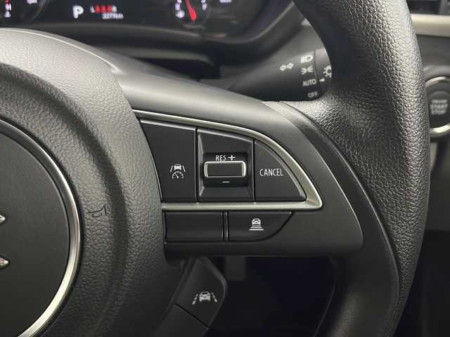 スズキ スイフト XG 秋田県 2023(令5)年 0.3万km キャラバンアイボリーPM 4WD/ヂュアルセンサーブレーキサポートII/レーダークルーズコントロール　/横滑り防止装置　/レーンキープアシスト　/前後クリアランスソナー　/前席シートヒーター　/ＬＥＤヘッドライト　/オートライト　/プッシュスタート　/スペアキー/ワンオーナー/プッシュスタート/電動格納ミラー/純正フロアマット