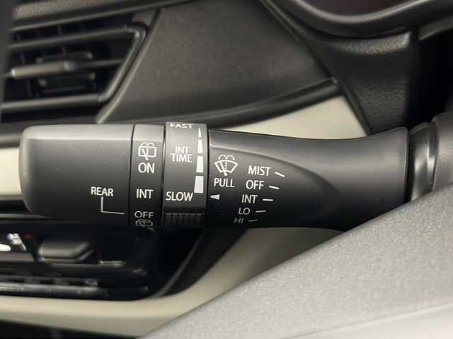 スズキ スイフト XG 秋田県 2023(令5)年 0.3万km キャラバンアイボリーPM 4WD/ヂュアルセンサーブレーキサポートII/レーダークルーズコントロール　/横滑り防止装置　/レーンキープアシスト　/前後クリアランスソナー　/前席シートヒーター　/ＬＥＤヘッドライト　/オートライト　/プッシュスタート　/スペアキー/ワンオーナー/プッシュスタート/電動格納ミラー/純正フロアマット