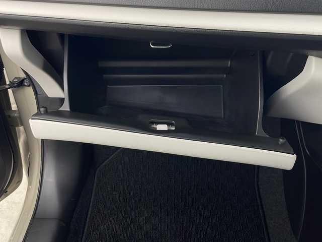 スズキ スイフト XG 秋田県 2023(令5)年 0.3万km キャラバンアイボリーPM 4WD/ヂュアルセンサーブレーキサポートII/レーダークルーズコントロール　/横滑り防止装置　/レーンキープアシスト　/前後クリアランスソナー　/前席シートヒーター　/ＬＥＤヘッドライト　/オートライト　/プッシュスタート　/スペアキー/ワンオーナー/プッシュスタート/電動格納ミラー/純正フロアマット