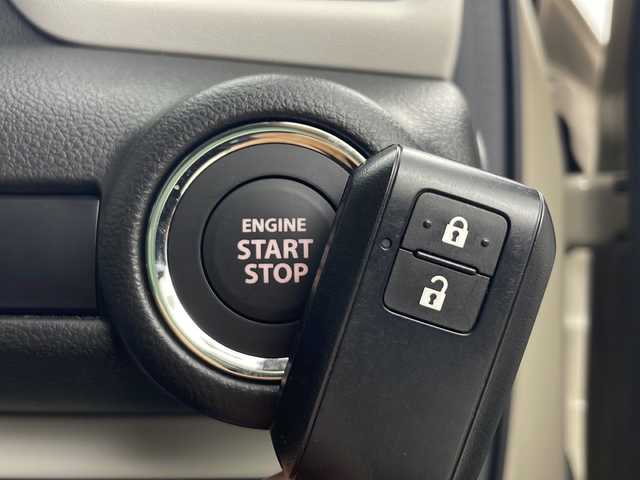 スズキ スイフト XG 秋田県 2023(令5)年 0.3万km キャラバンアイボリーPM 4WD/ヂュアルセンサーブレーキサポートII/レーダークルーズコントロール　/横滑り防止装置　/レーンキープアシスト　/前後クリアランスソナー　/前席シートヒーター　/ＬＥＤヘッドライト　/オートライト　/プッシュスタート　/スペアキー/ワンオーナー/プッシュスタート/電動格納ミラー/純正フロアマット