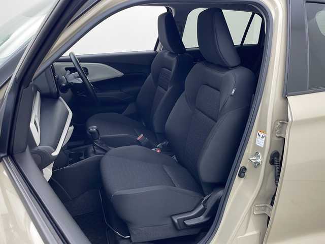 スズキ スイフト XG 秋田県 2023(令5)年 0.3万km キャラバンアイボリーPM 4WD/ヂュアルセンサーブレーキサポートII/レーダークルーズコントロール　/横滑り防止装置　/レーンキープアシスト　/前後クリアランスソナー　/前席シートヒーター　/ＬＥＤヘッドライト　/オートライト　/プッシュスタート　/スペアキー/ワンオーナー/プッシュスタート/電動格納ミラー/純正フロアマット