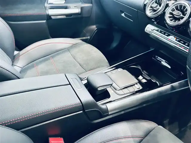 メルセデス・ベンツ Ｍ・ベンツ ＧＬＡ２００ｄ 4マチック AMGライン 大阪府 2022(令4)年 1.3万km デジタルホワイト AMGラインP/レーダーセーフティP/ACC/ハーフレザー/シートヒーター/純正ナビ/TV/360度カメラ/純正19インチAW/LEDヘッドライト/アンビエントライト/電動リアゲート/クリアランスソナー/ブラインドスポット/パドルシフト