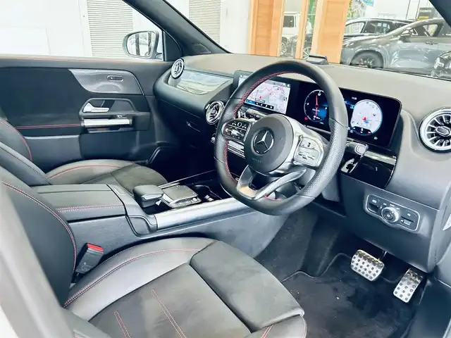 メルセデス・ベンツ Ｍ・ベンツ ＧＬＡ２００ｄ 4マチック AMGライン 大阪府 2022(令4)年 1.3万km デジタルホワイト AMGラインP/レーダーセーフティP/ACC/ハーフレザー/シートヒーター/純正ナビ/TV/360度カメラ/純正19インチAW/LEDヘッドライト/アンビエントライト/電動リアゲート/クリアランスソナー/ブラインドスポット/パドルシフト