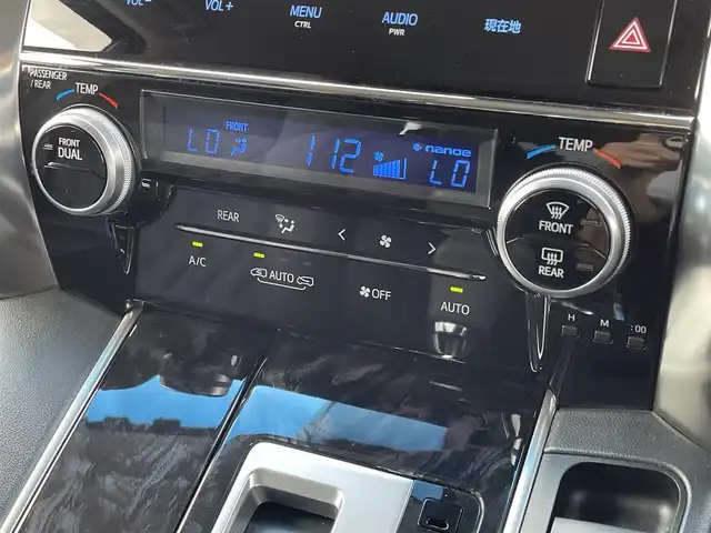 トヨタ ヴェルファイア Z Aエディション 佐賀県 2018(平30)年 5.4万km ホワイトパールクリスタルシャイン 純正10型ナビゲーション「NSZN-266T」/・AM/FM/BT/CD/DVD/フルセグ/・HDMI入力端子/・バックカメラ/純正フリップダウンモニター/両側パワースライドドア/レーダークルーズコントロール/前方ドライブレコーダー/LEDヘッドライト/・オートマチックハイビーム/デジタルインナーミラー/レーダー探知機/純正18インチアルミホイール/ビルトインETC2.0/スマートキー/プッシュスタート/純正フロアマット/純正ドアバイザー/トヨタセーフティーセンス/・プリクラッシュセーフティ（衝突被害軽減ブレーキ）/・レーンディパーチャーアラート（車線逸脱警報）/・インテリジェントクリアランスソナー（ICS）/・VSC（車両安定性制御）＋TRC（トラクションコントロール）
