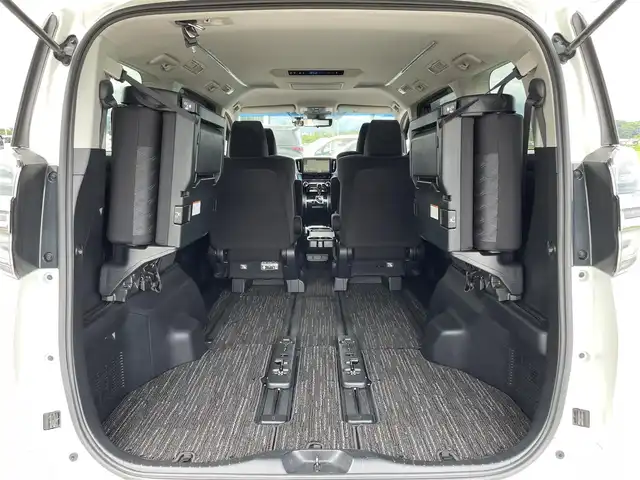 トヨタ ヴェルファイア Z Aエディション 佐賀県 2018(平30)年 5.4万km ホワイトパールクリスタルシャイン 純正10型ナビゲーション「NSZN-266T」/・AM/FM/BT/CD/DVD/フルセグ/・HDMI入力端子/・バックカメラ/純正フリップダウンモニター/両側パワースライドドア/レーダークルーズコントロール/前方ドライブレコーダー/LEDヘッドライト/・オートマチックハイビーム/デジタルインナーミラー/レーダー探知機/純正18インチアルミホイール/ビルトインETC2.0/スマートキー/プッシュスタート/純正フロアマット/純正ドアバイザー/トヨタセーフティーセンス/・プリクラッシュセーフティ（衝突被害軽減ブレーキ）/・レーンディパーチャーアラート（車線逸脱警報）/・インテリジェントクリアランスソナー（ICS）/・VSC（車両安定性制御）＋TRC（トラクションコントロール）