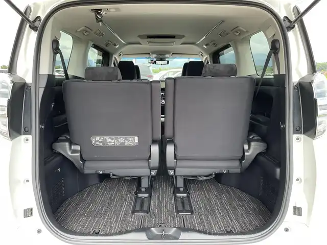 トヨタ ヴェルファイア Z Aエディション 佐賀県 2018(平30)年 5.4万km ホワイトパールクリスタルシャイン 純正10型ナビゲーション「NSZN-266T」/・AM/FM/BT/CD/DVD/フルセグ/・HDMI入力端子/・バックカメラ/純正フリップダウンモニター/両側パワースライドドア/レーダークルーズコントロール/前方ドライブレコーダー/LEDヘッドライト/・オートマチックハイビーム/デジタルインナーミラー/レーダー探知機/純正18インチアルミホイール/ビルトインETC2.0/スマートキー/プッシュスタート/純正フロアマット/純正ドアバイザー/トヨタセーフティーセンス/・プリクラッシュセーフティ（衝突被害軽減ブレーキ）/・レーンディパーチャーアラート（車線逸脱警報）/・インテリジェントクリアランスソナー（ICS）/・VSC（車両安定性制御）＋TRC（トラクションコントロール）