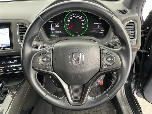ホンダ ヴェゼル ハイブリッド RS ホンダセンシング 富山県 2018(平30)年 3.2万km クリスタルブラックパール 純正ナビ（AM/FM/CD/DVD/SD/USB/BT/HDMI）/フルセグTV/バックカメラ/寒冷地仕様/衝突被害軽減ブレーキ/レーンキープアシスト/アダプティブクルーズコントロール/LEDオートライト/ハーフレザーシート/前席シートヒーター/パドルシフト/ビルトインETC/ドライブレコーダー/スマートキー×２/プッシュスタート/アイドリングストップ/純正フロアマット/取扱説明書