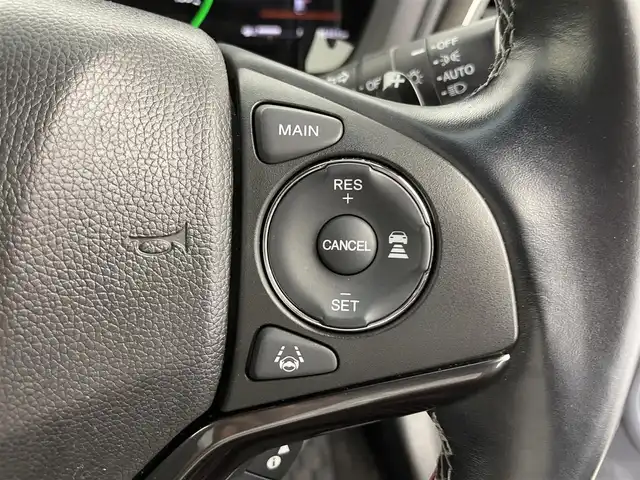 ホンダ ヴェゼル ハイブリッド RS ホンダセンシング 富山県 2018(平30)年 3.2万km クリスタルブラックパール 純正ナビ（AM/FM/CD/DVD/SD/USB/BT/HDMI）/フルセグTV/バックカメラ/寒冷地仕様/衝突被害軽減ブレーキ/レーンキープアシスト/アダプティブクルーズコントロール/LEDオートライト/ハーフレザーシート/前席シートヒーター/パドルシフト/ビルトインETC/ドライブレコーダー/スマートキー×２/プッシュスタート/アイドリングストップ/純正フロアマット/取扱説明書