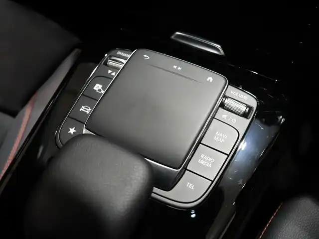 メルセデス・ベンツ Ａ２００ｄ AMGライン 静岡県 2020(令2)年 3万km モハーベシルバー 衝突軽減ブレーキ　/半革　/ＡＣＣ　/ＨＵＤ　/３６０°カメラ　/ＬＥＤ/ワイヤレス充電　/パドルシフト　/パワーシート／ヒーター　/純正ナビＴＶ　/キーレスゴー　/純正１８ＡＷ　/ＢＳＭ　/ＬＫＡ　/スペアキー