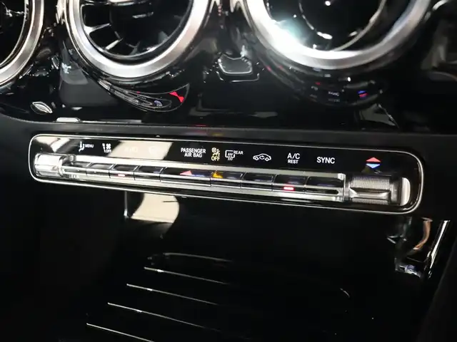 メルセデス・ベンツ Ａ２００ｄ AMGライン 静岡県 2020(令2)年 3万km モハーベシルバー 衝突軽減ブレーキ　/半革　/ＡＣＣ　/ＨＵＤ　/３６０°カメラ　/ＬＥＤ/ワイヤレス充電　/パドルシフト　/パワーシート／ヒーター　/純正ナビＴＶ　/キーレスゴー　/純正１８ＡＷ　/ＢＳＭ　/ＬＫＡ　/スペアキー