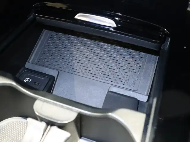 メルセデス・ベンツ Ａ２００ｄ AMGライン 静岡県 2020(令2)年 3万km モハーベシルバー 衝突軽減ブレーキ　/半革　/ＡＣＣ　/ＨＵＤ　/３６０°カメラ　/ＬＥＤ/ワイヤレス充電　/パドルシフト　/パワーシート／ヒーター　/純正ナビＴＶ　/キーレスゴー　/純正１８ＡＷ　/ＢＳＭ　/ＬＫＡ　/スペアキー