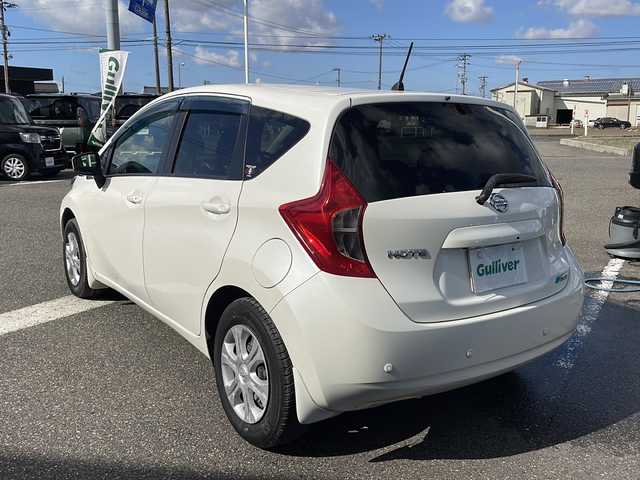 日産 ノート X DIG－S Vセレ +セーフ 新潟県 2015(平27)年 4.9万km ブリリアントホワイトパール 純正SDナビ/（TV/DVD/Bluetooth）/衝突軽減/レーンキープアシスト/コーナーセンサー/全方位カメラ/プッシュスタート/アイドリングストップ/フロアマット/LEDヘッドライト/ウィンカーミラー/ドアバイザー