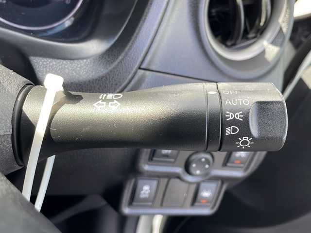 日産 ノート X DIG－S Vセレ +セーフ 新潟県 2015(平27)年 4.9万km ブリリアントホワイトパール 純正SDナビ/（TV/DVD/Bluetooth）/衝突軽減/レーンキープアシスト/コーナーセンサー/全方位カメラ/プッシュスタート/アイドリングストップ/フロアマット/LEDヘッドライト/ウィンカーミラー/ドアバイザー