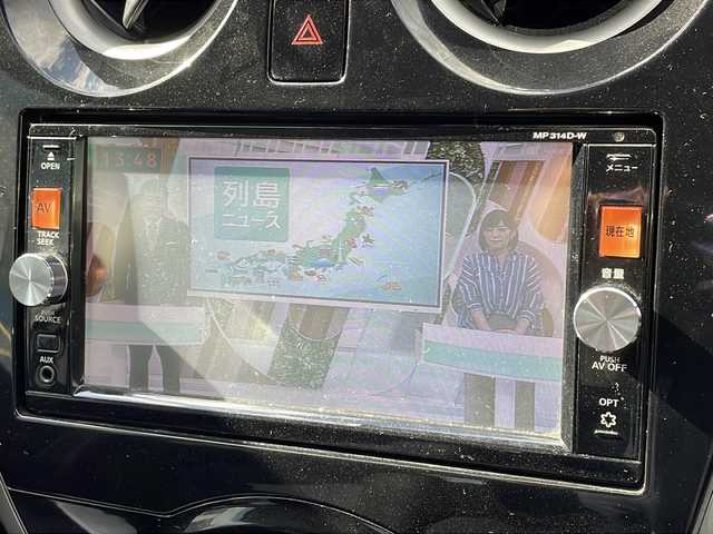 日産 ノート X DIG－S Vセレ +セーフ 新潟県 2015(平27)年 4.9万km ブリリアントホワイトパール 純正SDナビ/（TV/DVD/Bluetooth）/衝突軽減/レーンキープアシスト/コーナーセンサー/全方位カメラ/プッシュスタート/アイドリングストップ/フロアマット/LEDヘッドライト/ウィンカーミラー/ドアバイザー