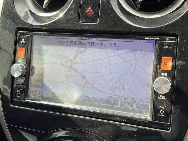 日産 ノート X DIG－S Vセレ +セーフ 新潟県 2015(平27)年 4.9万km ブリリアントホワイトパール 純正SDナビ/（TV/DVD/Bluetooth）/衝突軽減/レーンキープアシスト/コーナーセンサー/全方位カメラ/プッシュスタート/アイドリングストップ/フロアマット/LEDヘッドライト/ウィンカーミラー/ドアバイザー