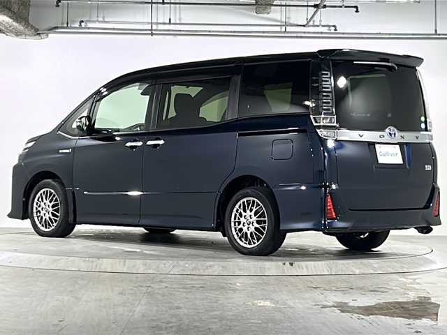 トヨタ ヴォクシー ハイブリッド ZS 煌 広島県 2018(平30)年 6.4万km ブラッキッシュアゲハガラスフレーク 禁煙車/トヨタセーフティセンス/・プリクラッシュセーフティ/・先行車発進告知/・オートマチックハイビーム/・LDA/クルーズコントロール/コーナーセンサー/純正10インチナビ（NSZN-Z66T）/・CD/DVD/フルセグ/Bluetooth/SD/REC/純正フリップダウンモニター（V12T-R66C）/バックカメラ/両側パワースライドドア/革巻きステアリング/オートライト/ステアリングスイッチ/D/Nシートヒーター/LEDヘッドライト/フォグランプ/サンシェード/ビルトインETC/純正フロアマット/純正ドアバイザー/スマートキー/プッシュスタート/スペアキー/純正16インチアルミホイール