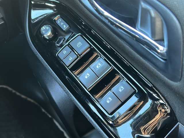 トヨタ ヴォクシー ハイブリッド ZS 煌 広島県 2018(平30)年 6.4万km ブラッキッシュアゲハガラスフレーク 禁煙車/トヨタセーフティセンス/・プリクラッシュセーフティ/・先行車発進告知/・オートマチックハイビーム/・LDA/クルーズコントロール/コーナーセンサー/純正10インチナビ（NSZN-Z66T）/・CD/DVD/フルセグ/Bluetooth/SD/REC/純正フリップダウンモニター（V12T-R66C）/バックカメラ/両側パワースライドドア/革巻きステアリング/オートライト/ステアリングスイッチ/D/Nシートヒーター/LEDヘッドライト/フォグランプ/サンシェード/ビルトインETC/純正フロアマット/純正ドアバイザー/スマートキー/プッシュスタート/スペアキー/純正16インチアルミホイール