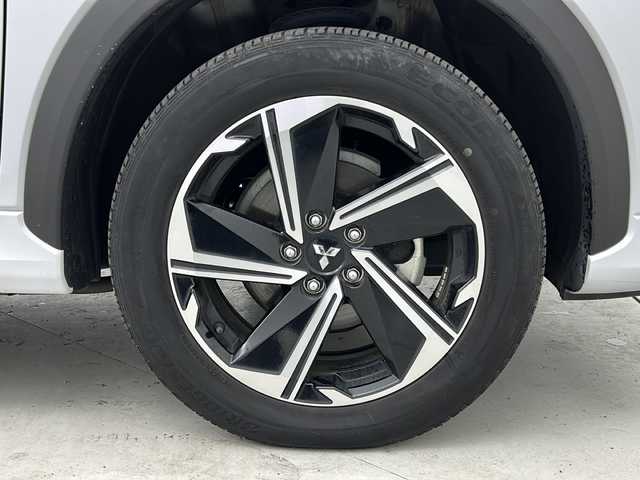 三菱 エクリプス クロス ＰＨＥＶ P 宮城県 2021(令3)年 3.9万km ホワイトダイヤモンド 禁煙車/サンルーフ/マルチアラウンドモニター/e-Assist/・衝突軽減ブレーキ/・レーンキープアシスト/・レーダークルーズコントロール/・オートハイビームアシスト/・ヘッドアップディスプレイ/・ブラインドスポットモニター/純正ディスプレイオーディオナビ/・BT.USB./フルセグTV/レザーシート/・前席パワーシート/・全席シートヒーター/パドルシフト/ステアリングヒーター/ステアリングスイッチ/LEDヘッドライト/フォグランプ/アイドリングストップ/横滑り防止装置/ETC/プッシュスタート/スマートキー/純正18インチアルミホイール/フロアマット