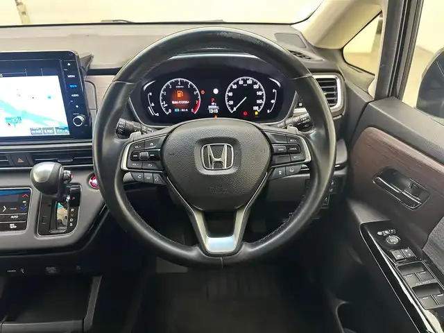 ホンダ オデッセイ アブソルート EX 大阪府 2021(令3)年 4.2万km プレミアムスパークルブラックパール ・純正10インチナビ/・全方位カメラ/・フリップダウンモニター/・ビルドインETC2.0/・両側パワースライドドア/・パワーバックドア/・パワーシートD/N/・シートヒーターD/N/・純正前後ドライブレコーダー/・ホンダセンシング/・衝突軽減ブレーキ/・レーンキープアシスト/・追従クルーズコントロール/・ブラインドスポットモニター/・前後コーナーセンサー/・パドルシフト/・LEDヘッドライト/・LEDフォグランプ/・オートライト/・純正18インチアルミホイール/・純正フロアマット/・ドアバイザー/・2列目オットマン/・プッシュスタート/・スマートキー/・リモコンエンジンスターター
