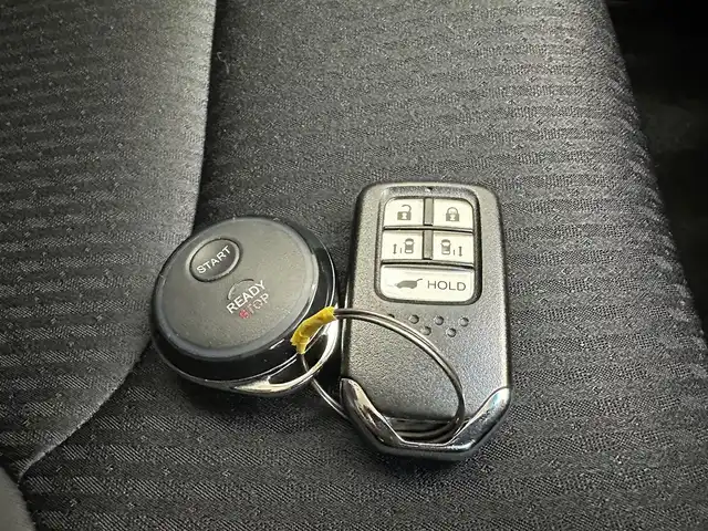 ホンダ オデッセイ アブソルート EX 大阪府 2021(令3)年 4.2万km プレミアムスパークルブラックパール ・純正10インチナビ/・全方位カメラ/・フリップダウンモニター/・ビルドインETC2.0/・両側パワースライドドア/・パワーバックドア/・パワーシートD/N/・シートヒーターD/N/・純正前後ドライブレコーダー/・ホンダセンシング/・衝突軽減ブレーキ/・レーンキープアシスト/・追従クルーズコントロール/・ブラインドスポットモニター/・前後コーナーセンサー/・パドルシフト/・LEDヘッドライト/・LEDフォグランプ/・オートライト/・純正18インチアルミホイール/・純正フロアマット/・ドアバイザー/・2列目オットマン/・プッシュスタート/・スマートキー/・リモコンエンジンスターター