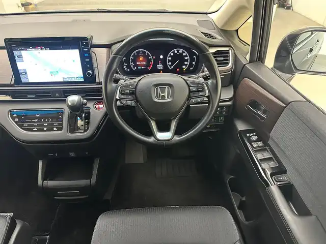 ホンダ オデッセイ アブソルート EX 大阪府 2021(令3)年 4.2万km プレミアムスパークルブラックパール ・純正10インチナビ/・全方位カメラ/・フリップダウンモニター/・ビルドインETC2.0/・両側パワースライドドア/・パワーバックドア/・パワーシートD/N/・シートヒーターD/N/・純正前後ドライブレコーダー/・ホンダセンシング/・衝突軽減ブレーキ/・レーンキープアシスト/・追従クルーズコントロール/・ブラインドスポットモニター/・前後コーナーセンサー/・パドルシフト/・LEDヘッドライト/・LEDフォグランプ/・オートライト/・純正18インチアルミホイール/・純正フロアマット/・ドアバイザー/・2列目オットマン/・プッシュスタート/・スマートキー/・リモコンエンジンスターター