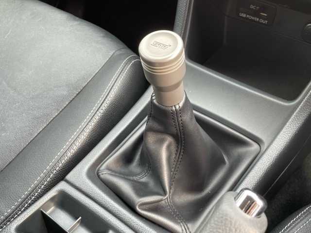 スバル インプレッサ スポーツ 1．6i－L 千葉県 2014(平26)年 9.2万km ダークグレーメタリック ワンオーナー/純正ナビ（Ｐａｎａｓｏｎｉｃ，ＣＮ－ＬＲ７０００）/ＣＤ，ＤＶＤ，ＳＤ/フルセグＴＶ/ビルトインＥＴＣ/前後ドライブレコーダー（ユピテルsuper　cat）/運転席助手席シートヒーター/レザーシート/パワーシート/純正フロントエアロパーツ/社外マフラー/４ＷＤ/盗難防止装置/ＡＬＰＩＮＥスピーカー荷室車載（ＳＷＷ－５０００）/スマートキー/プッシュスタート/スペアキー/保証書/取扱説明書