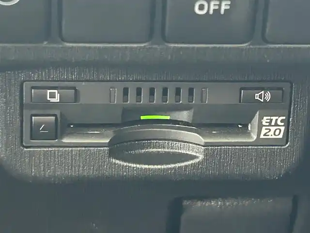 トヨタ プリウス α G 岩手県 2017(平29)年 6.5万km スーパーホワイトⅡ 純正ナビNSZT-Y66T/バックカメラ /ハーフレザーシート /フルセグTV /フロントカメラ /レーダークルコン/衝突軽減装置 /運転席パワーシート /ビルトインETC /社外ドラレコ /社外GPSレーダー /オートハイビーム/オートライト/フォグランプ/オールオートPW/革巻きステアリング/ナビステアリングスイッチ/純正エンジンスターター/スマートキー×2/リアワイパー/ルーフボックスTHULE/社外AWスタッドレスタイヤ/(205/60/R16　2024年製7分山)/ドアバイザー/フロアマット/保証書　取説　ナビ取説