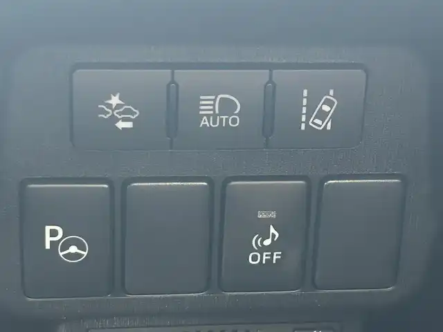 トヨタ プリウス α G 岩手県 2017(平29)年 6.5万km スーパーホワイトⅡ 純正ナビNSZT-Y66T/バックカメラ /ハーフレザーシート /フルセグTV /フロントカメラ /レーダークルコン/衝突軽減装置 /運転席パワーシート /ビルトインETC /社外ドラレコ /社外GPSレーダー /オートハイビーム/オートライト/フォグランプ/オールオートPW/革巻きステアリング/ナビステアリングスイッチ/純正エンジンスターター/スマートキー×2/リアワイパー/ルーフボックスTHULE/社外AWスタッドレスタイヤ/(205/60/R16　2024年製7分山)/ドアバイザー/フロアマット/保証書　取説　ナビ取説