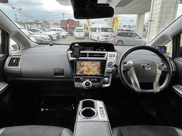 トヨタ プリウス α G 岩手県 2017(平29)年 6.5万km スーパーホワイトⅡ 純正ナビNSZT-Y66T/バックカメラ /ハーフレザーシート /フルセグTV /フロントカメラ /レーダークルコン/衝突軽減装置 /運転席パワーシート /ビルトインETC /社外ドラレコ /社外GPSレーダー /オートハイビーム/オートライト/フォグランプ/オールオートPW/革巻きステアリング/ナビステアリングスイッチ/純正エンジンスターター/スマートキー×2/リアワイパー/ルーフボックスTHULE/社外AWスタッドレスタイヤ/(205/60/R16　2024年製7分山)/ドアバイザー/フロアマット/保証書　取説　ナビ取説