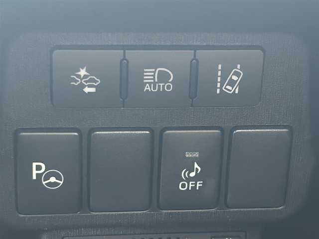 トヨタ プリウス α G 岩手県 2017(平29)年 6.5万km スーパーホワイトⅡ 純正ナビNSZT-Y66T/バックカメラ /ハーフレザーシート /フルセグTV /フロントカメラ /レーダークルコン/衝突軽減装置 /運転席パワーシート /ビルトインETC /社外ドラレコ /社外GPSレーダー /オートハイビーム/オートライト/フォグランプ/オールオートPW/革巻きステアリング/ナビステアリングスイッチ/純正エンジンスターター/スマートキー×2/リアワイパー/ルーフボックスTHULE/社外AWスタッドレスタイヤ/(205/60/R16　2024年製7分山)/ドアバイザー/フロアマット/保証書　取説　ナビ取説