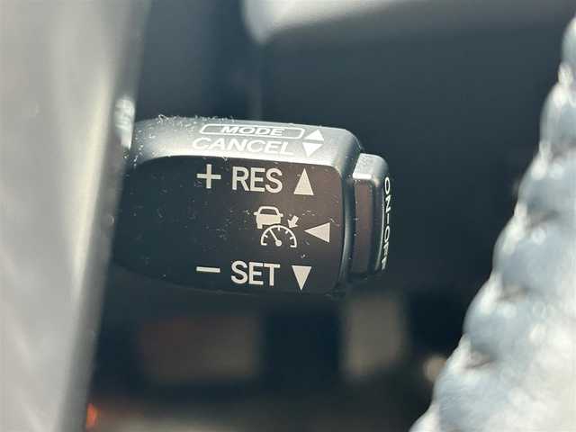 トヨタ プリウス α G 岩手県 2017(平29)年 6.5万km スーパーホワイトⅡ 純正ナビNSZT-Y66T/バックカメラ /ハーフレザーシート /フルセグTV /フロントカメラ /レーダークルコン/衝突軽減装置 /運転席パワーシート /ビルトインETC /社外ドラレコ /社外GPSレーダー /オートハイビーム/オートライト/フォグランプ/オールオートPW/革巻きステアリング/ナビステアリングスイッチ/純正エンジンスターター/スマートキー×2/リアワイパー/ルーフボックスTHULE/社外AWスタッドレスタイヤ/(205/60/R16　2024年製7分山)/ドアバイザー/フロアマット/保証書　取説　ナビ取説