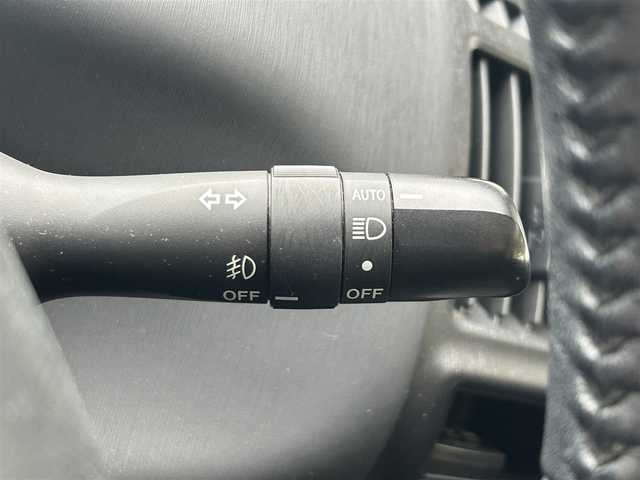 トヨタ プリウス α G 岩手県 2017(平29)年 6.5万km スーパーホワイトⅡ 純正ナビNSZT-Y66T/バックカメラ /ハーフレザーシート /フルセグTV /フロントカメラ /レーダークルコン/衝突軽減装置 /運転席パワーシート /ビルトインETC /社外ドラレコ /社外GPSレーダー /オートハイビーム/オートライト/フォグランプ/オールオートPW/革巻きステアリング/ナビステアリングスイッチ/純正エンジンスターター/スマートキー×2/リアワイパー/ルーフボックスTHULE/社外AWスタッドレスタイヤ/(205/60/R16　2024年製7分山)/ドアバイザー/フロアマット/保証書　取説　ナビ取説